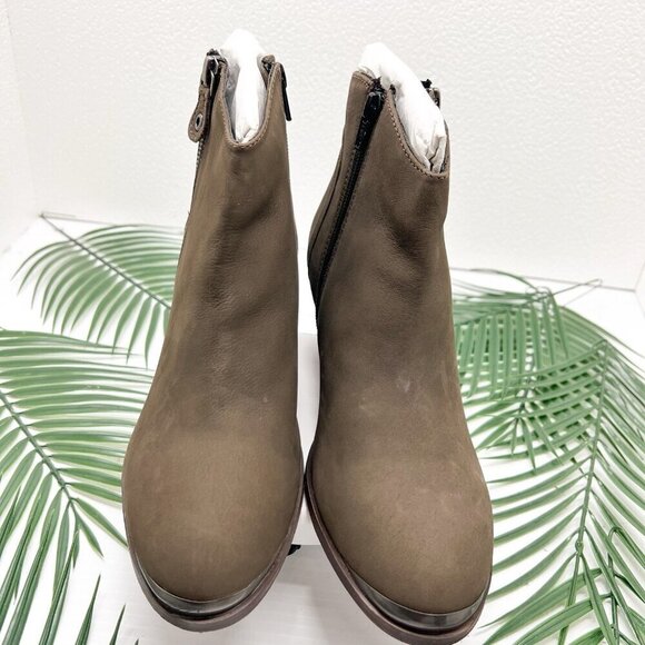 Diba Women's Taupe Sequoia Suede Leather Block Heel Ankle Booties Size 8.5 NWOB - Picture 2 of 11
